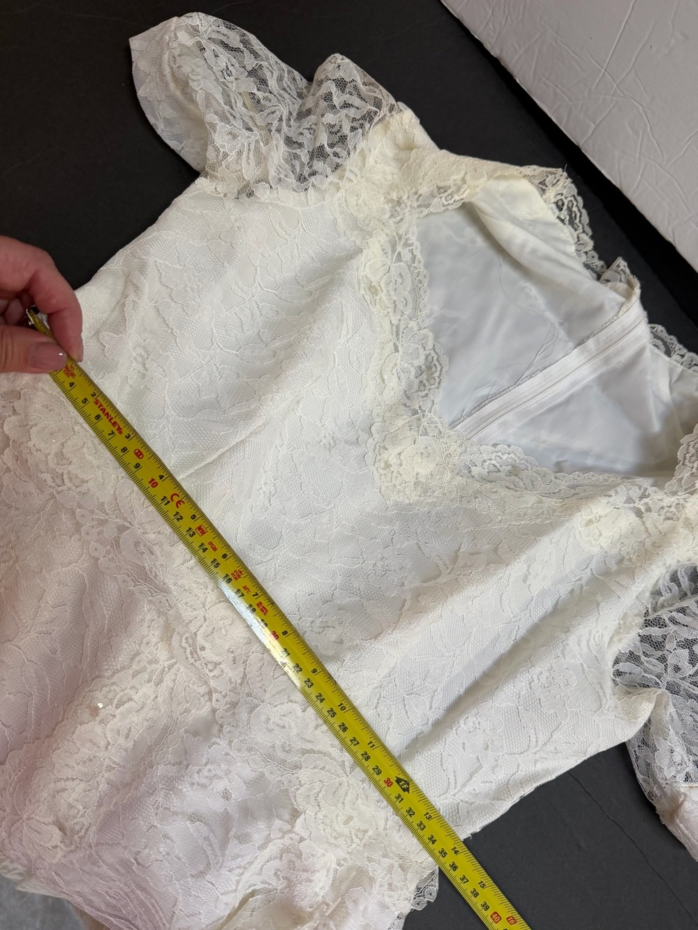 VTG Ivory Lace Bridal Gown Scalloped Neckline Short Sleeves Wedding Dress Sz 12 - Picture 11 of 16